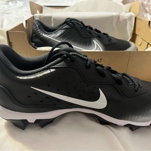 New in box Nike Huarche baseball cleats. Sz 10